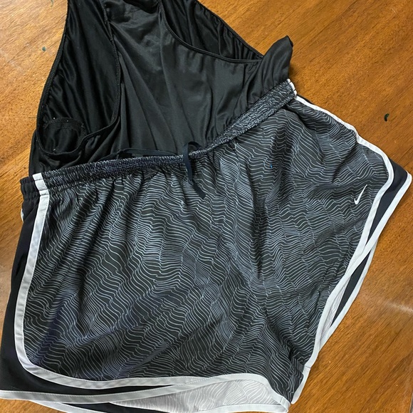 2 Nike shorts size XL - Picture 10 of 10